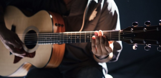 Tutor de música – Aprenda a tocar instrumentos pelo celular