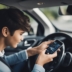 अपने सेल फ़ोन पर गाड़ी चलाना सीखें