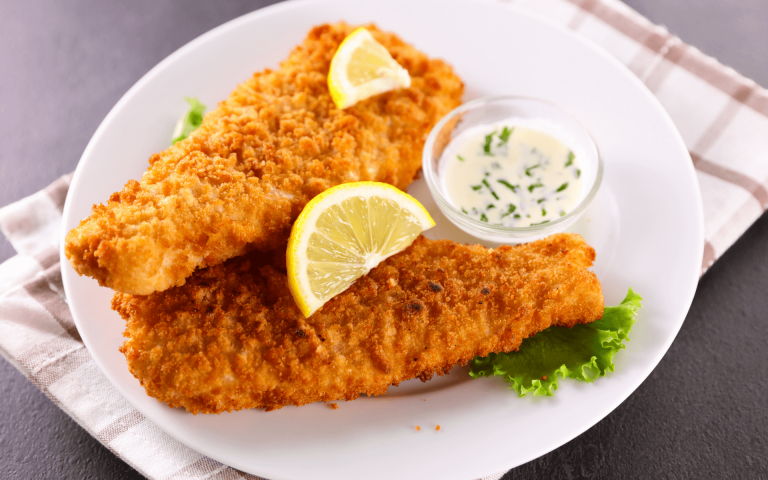 Filé de peixe empanado crocante com Maizena que fica sequinho e irresistível