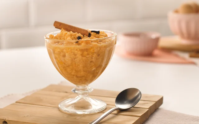 Ambrosia doce caseira que parece manjar dos deuses com pedacinhos fofos e sabor de infância