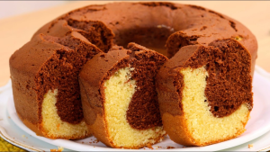 Bolo de cenoura mesclado fofinho que fica lindo e todo mundo quer provar